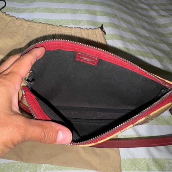 Authentic Burberry Haymarket Check small purse. Like new - Picture 6 of 9